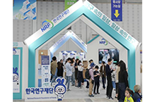 기관 소개 및 지원 우수성과 전시 이미지1