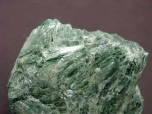 녹섬석[綠閃石,Actinolite]