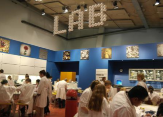 3층에 자리한 사이언스 랩(Lab)은 온 가족이 참여하는 과학실험 형태로 진행되는데, 가장 인상적으로 느껴졌던 체험의 장이다. ⓒ 장미경