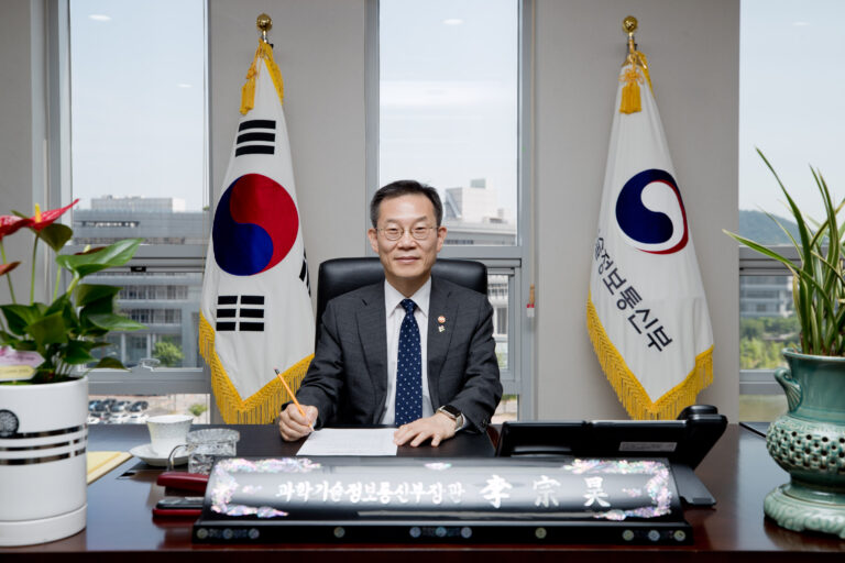 3차원 반도체의 아버지, 새 정부 과기정책 이끌다